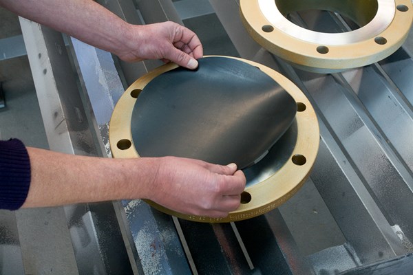 Flange_Protection_Disc_being_applied_to_gold_valve_2.jpg
