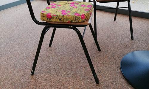 horatios-garden-chair-with-black-tube-insert-chair-feet
